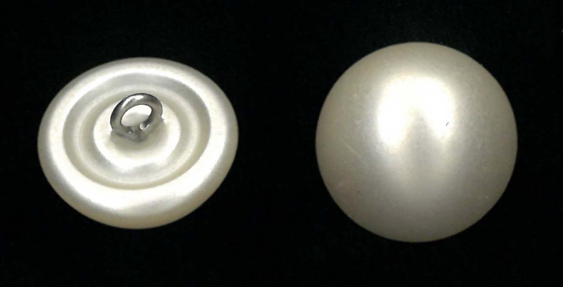 MATT HALF ROUND PEARL BUTTON - SIZE 18 - CHAMP